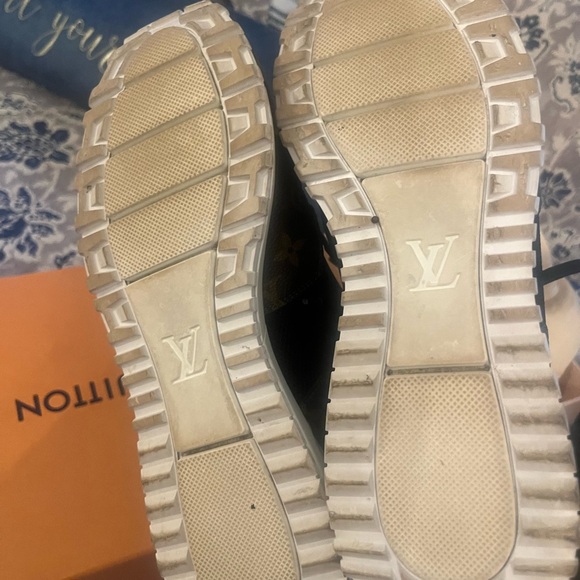 Beautiful Louis Vuitton Racer Sneakers size 8 LV 9US great condition with style. - Picture 4 of 16